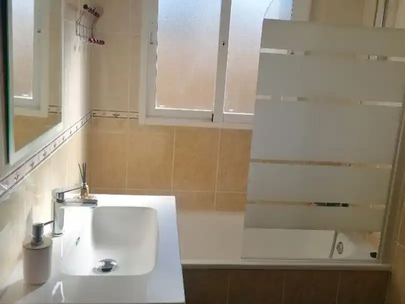 Bany de Casa o xalet en venda en La Nucia amb Aire condicionat, Parquet i Piscina