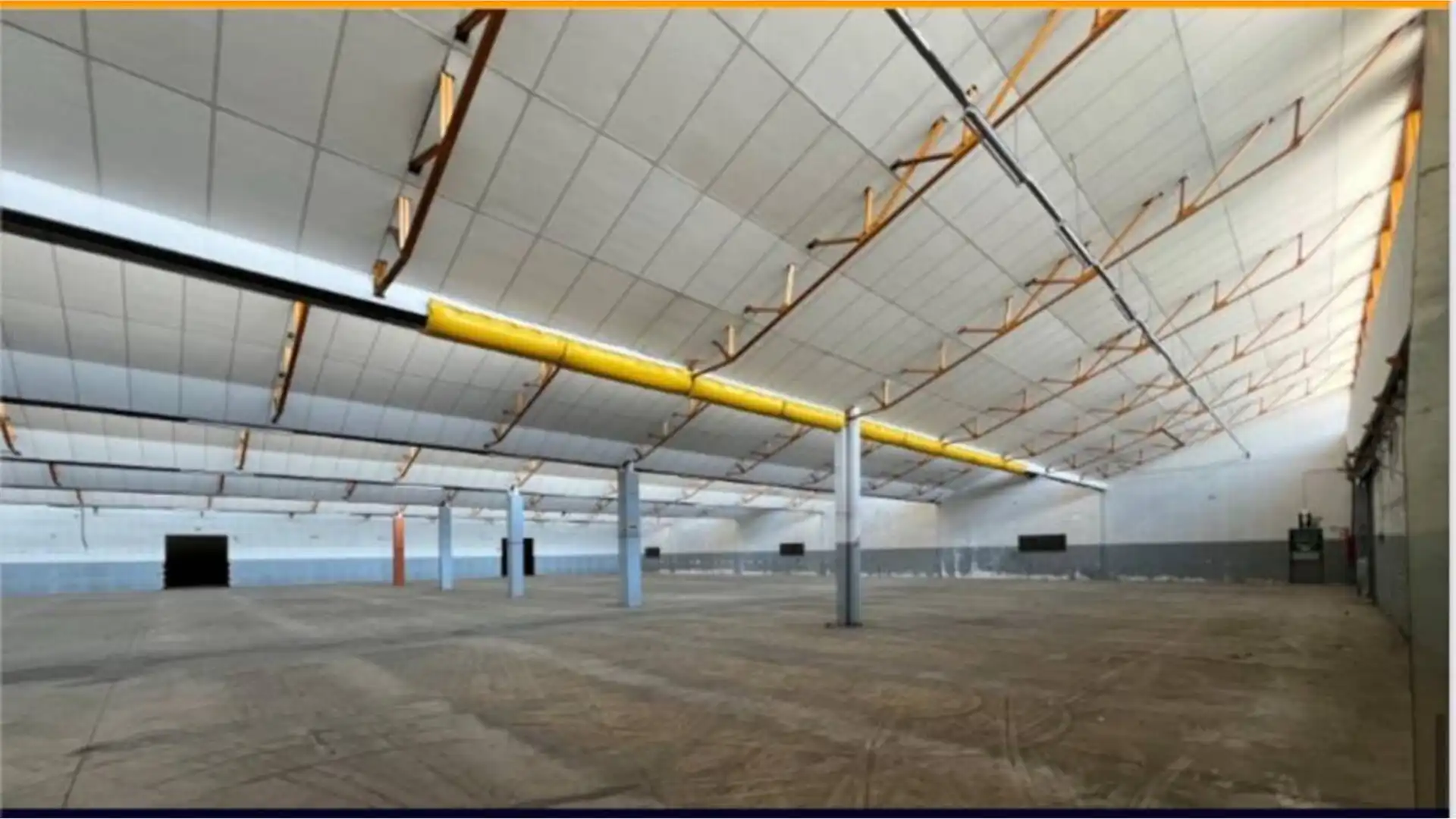 Außenansicht von Fabrikhallen zur Miete in Sentmenat