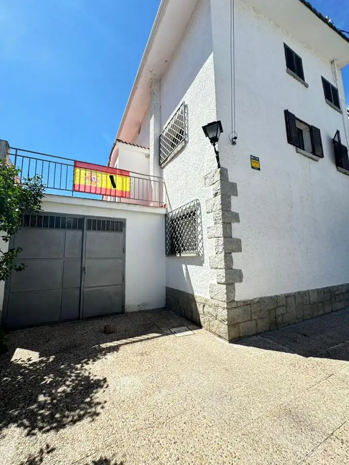 Houses for sale in Pardo De Santallana, Carlos Ruiz