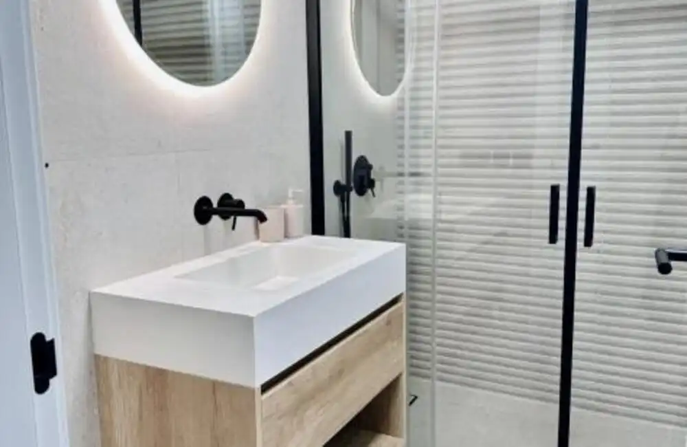 Baño de Apartamento de alquiler en Marbella con Aire acondicionado, Terraza y Piscina