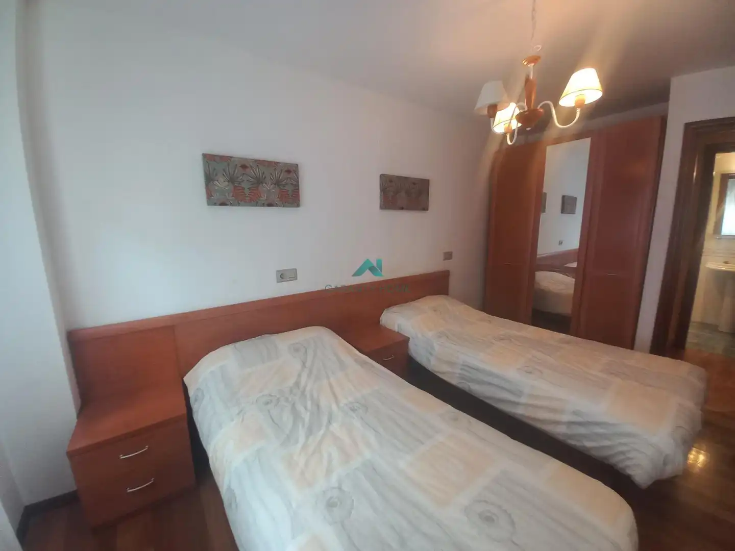 Schlafzimmer von Erdgeschoss zum Verkauf in Laredo mit Möbliert