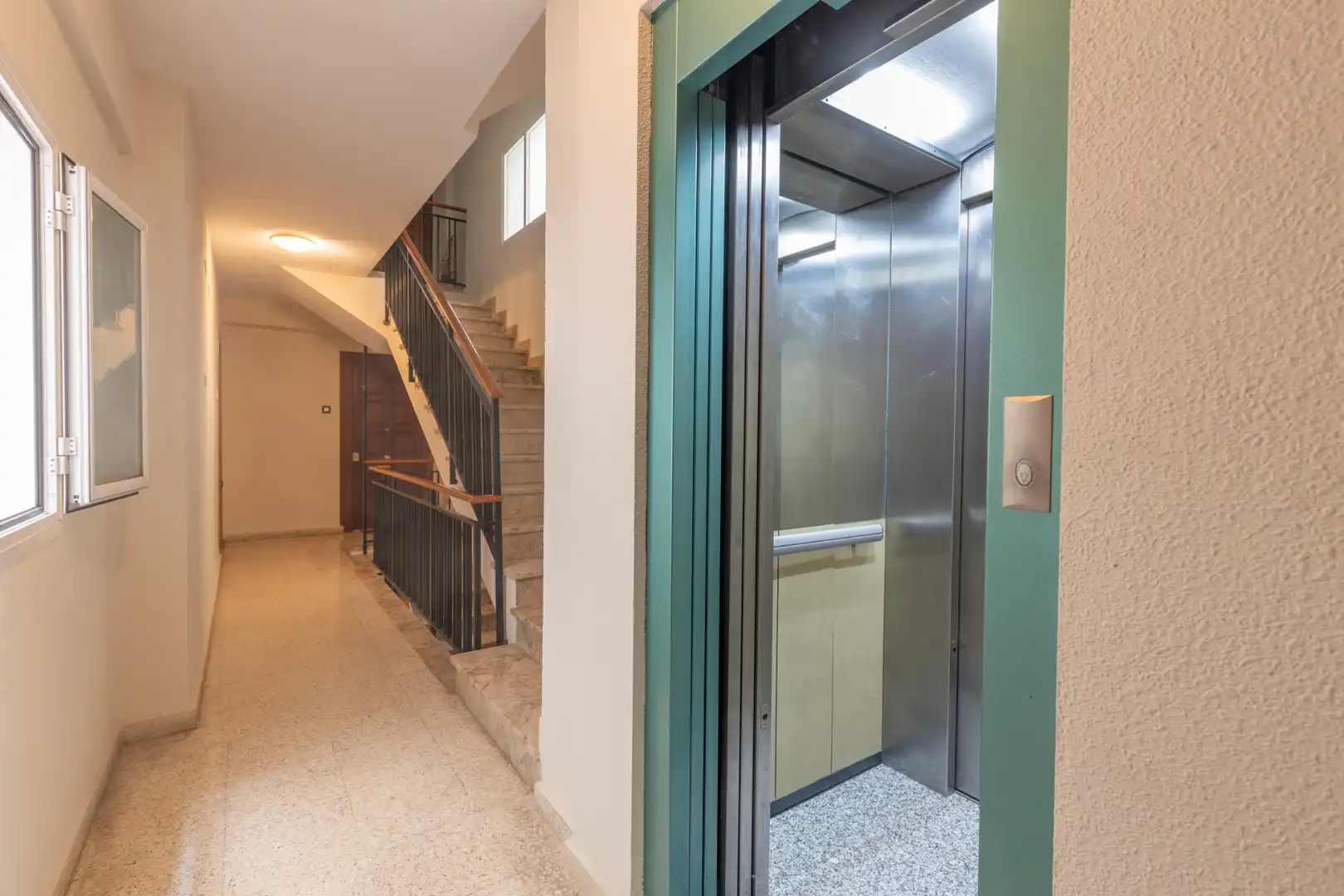Flat for sale in Granada  with Air Conditioner, Heating and Parquet flooring