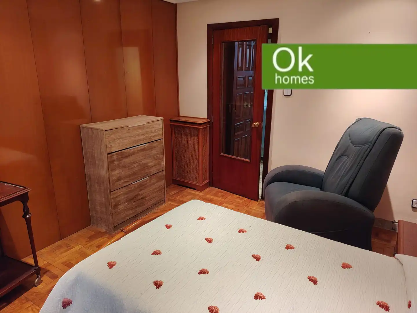 Dormitori de Casa adosada en venda en San Martín del Rey Aurelio amb Calefacció, Parquet i Terrassa