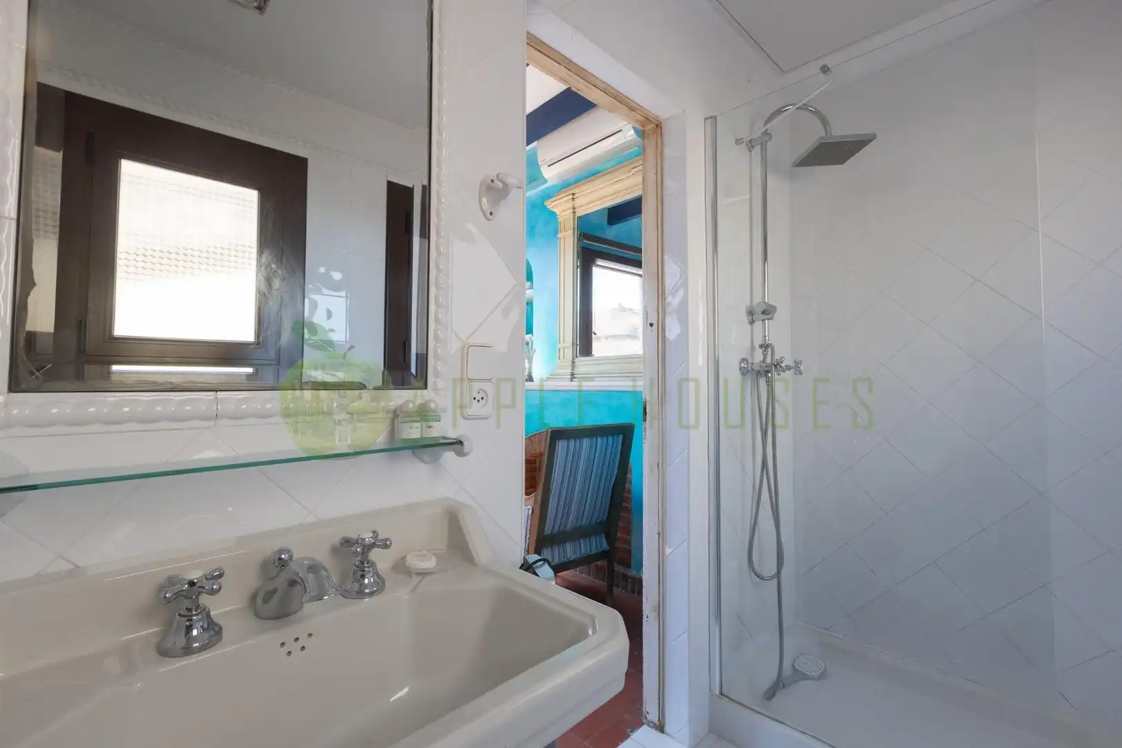 Bathroom of Houses for sale in Sitges  with Air Conditioner, Heating and Terrace