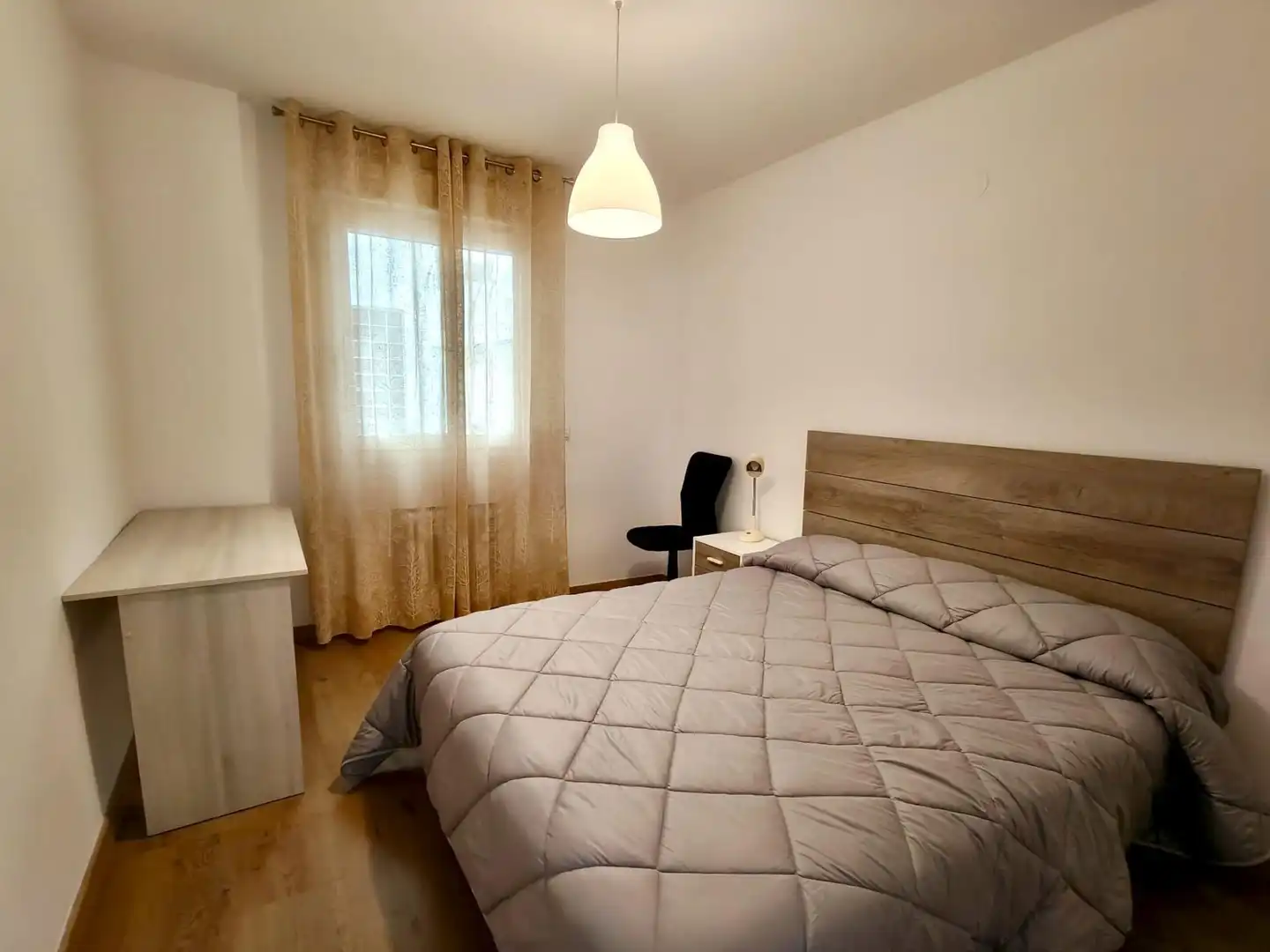 Schlafzimmer von Wohnung zur Miete in Zaragoza mit Heizung, Parkett und Terrasse