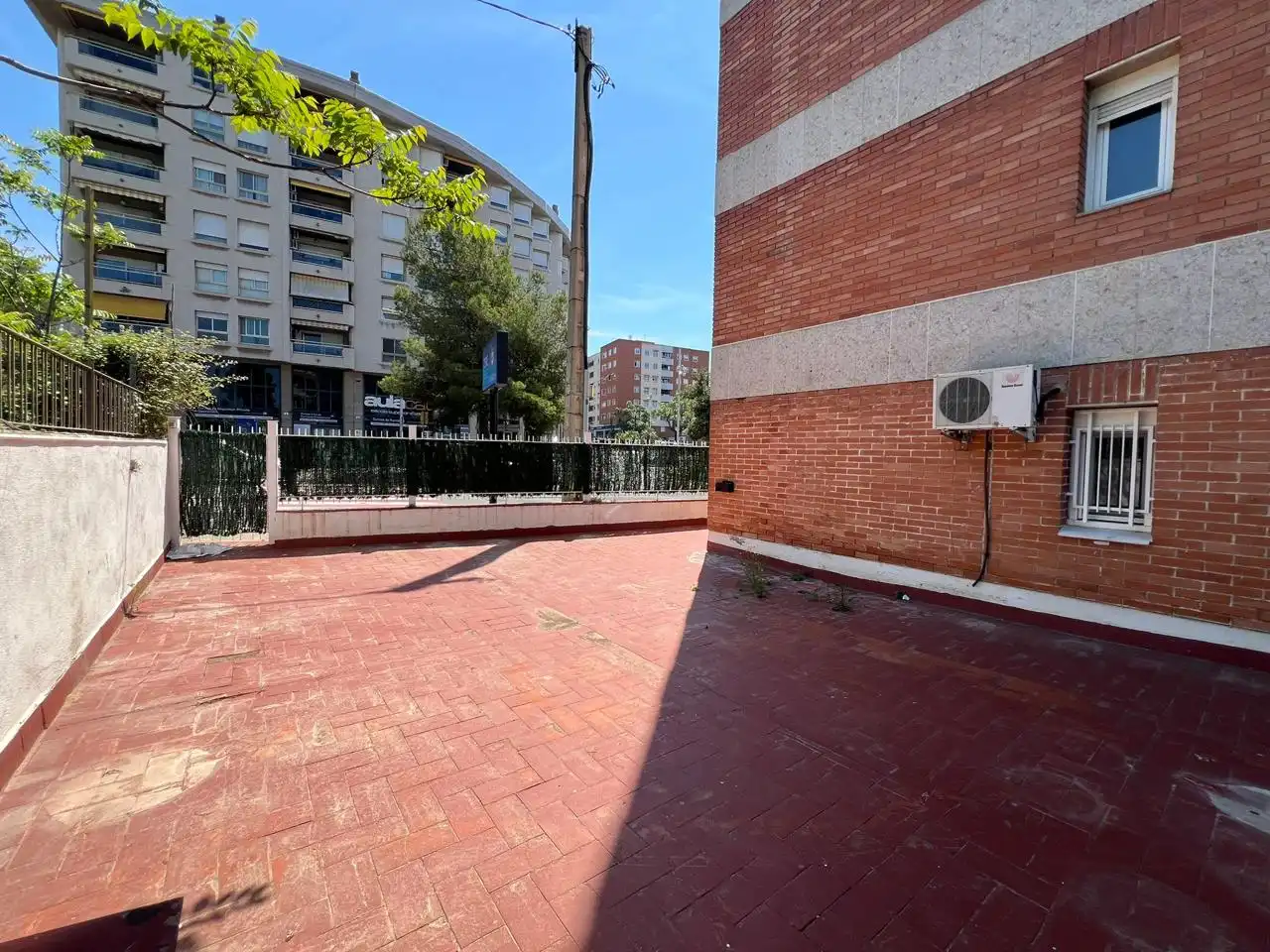 Außenansicht von Erdgeschoss zum Verkauf in Tarragona mit Terrasse
