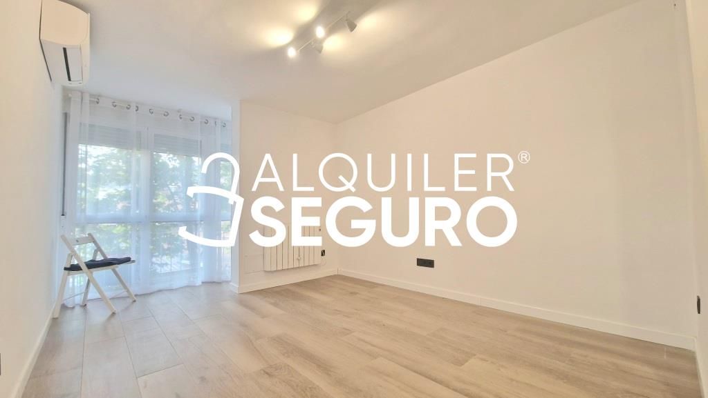 Dormitori de Pis de lloguer en  Madrid Capital amb Aire condicionat i Calefacció