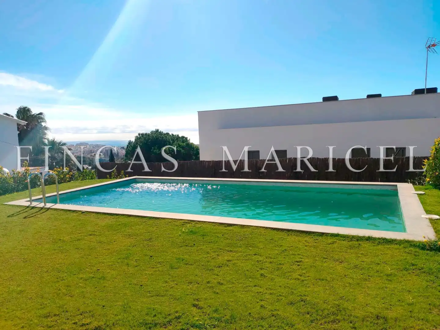 Schwimmbecken von Haus oder Chalet zum Verkauf in Sitges mit Klimaanlage, Heizung und Privatgarten