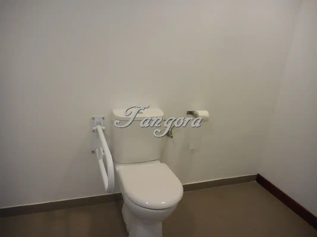 Baño de Local de alquiler en Getxo  con Aire acondicionado, Parquet y Alarma
