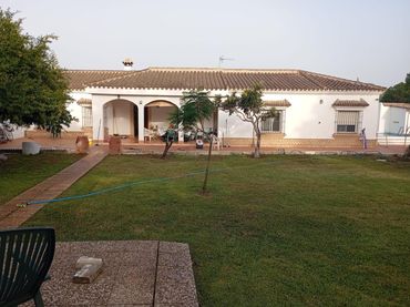 Chalet con piscina en venta en Las Lagunas - Campano