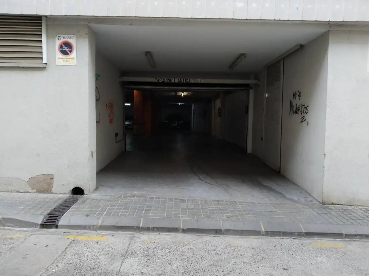 Parkplatz von Garage zum Verkauf in Centre