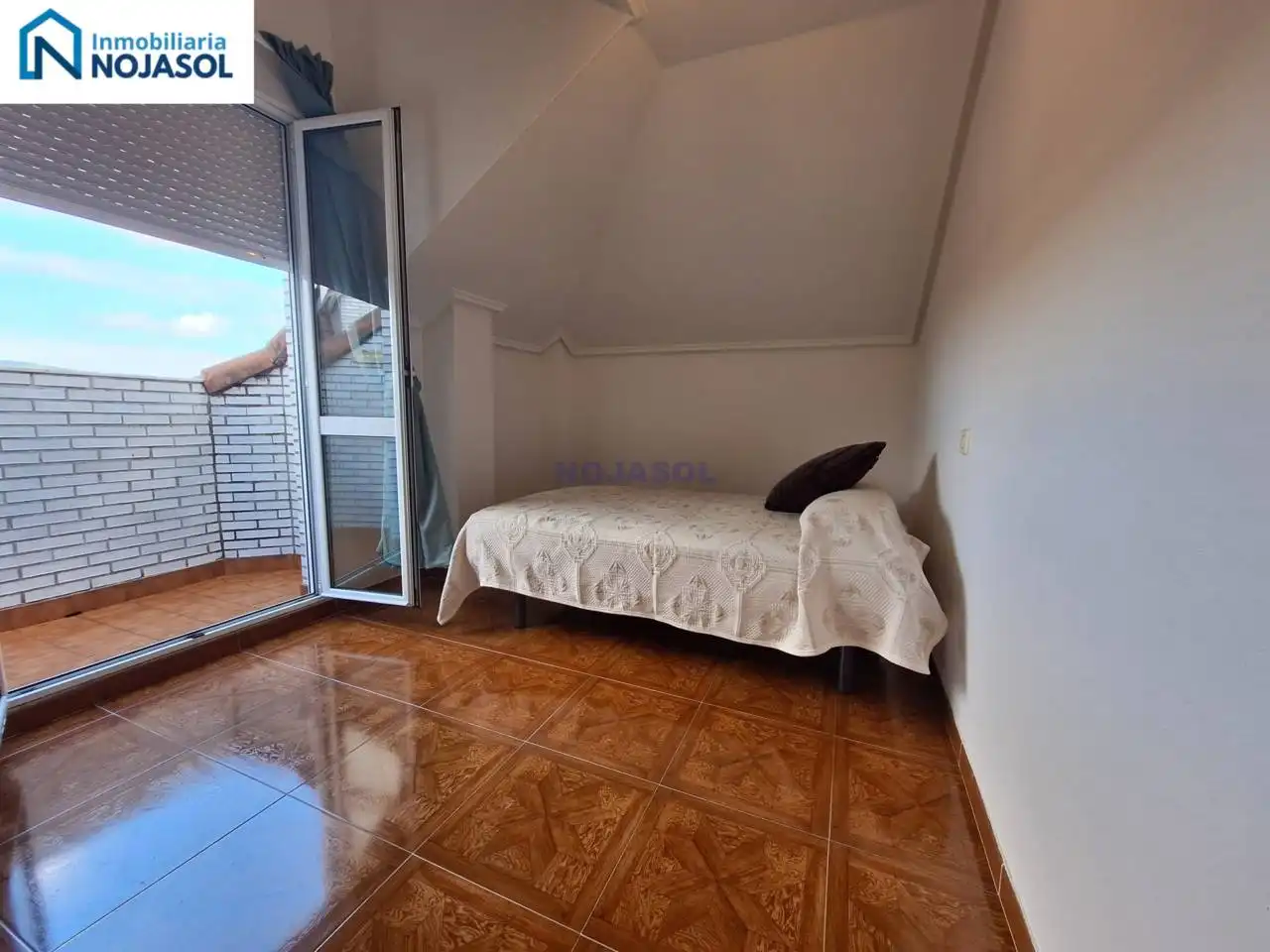 Habitación de Apartamento en venta en Meruelo con Calefacción, Terraza y Amueblado