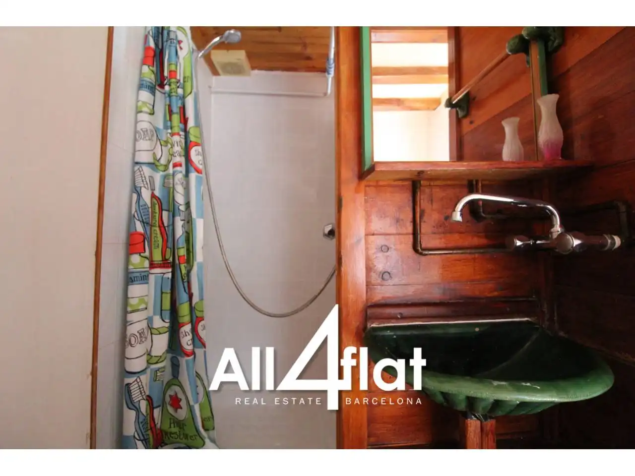 Bathroom of Study for rent in Barcelona  with Air Conditioner, Parquet flooring and Furnished