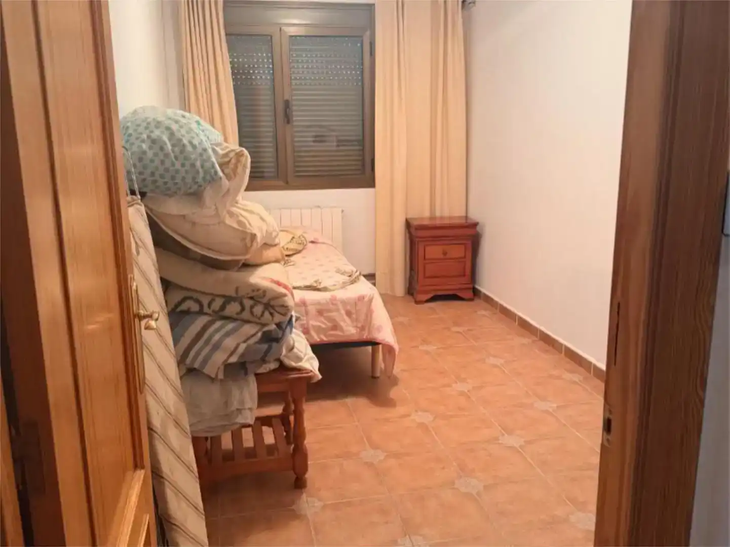 Habitación de Piso en venta en Escatrón con Aire acondicionado, Amueblado y Balcón