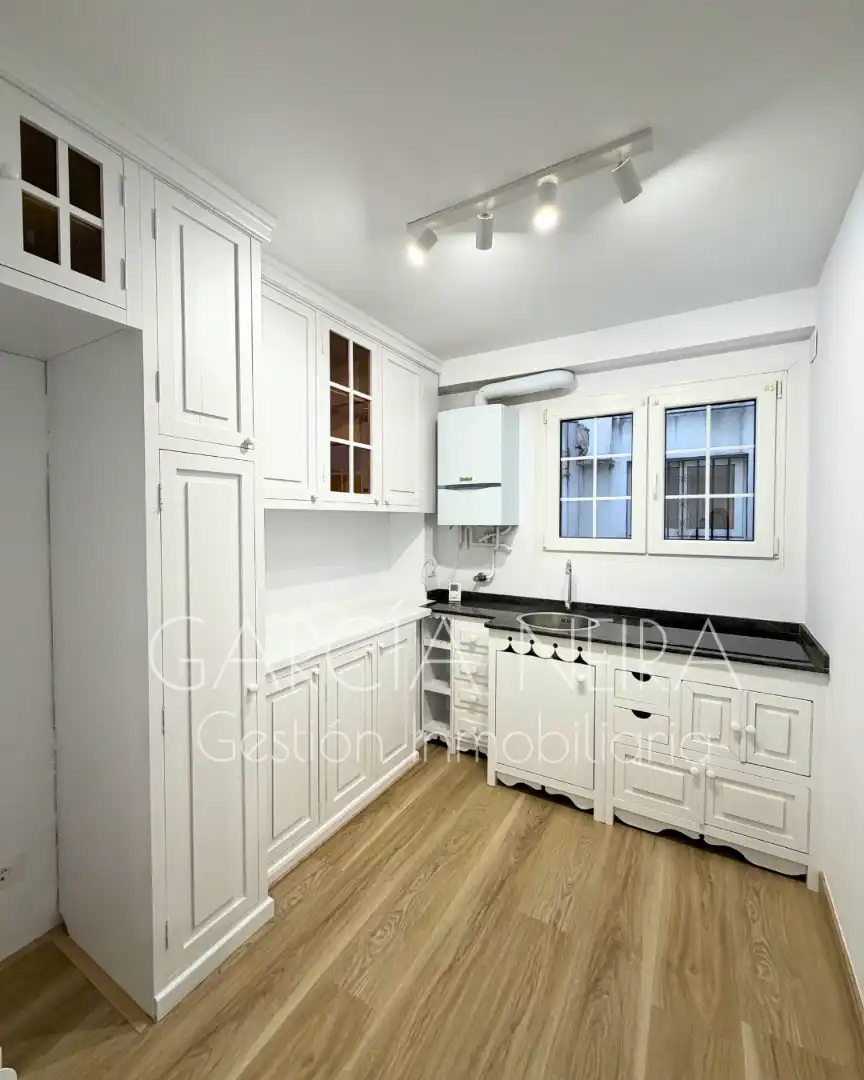 Cocina de Piso en venta en Oviedo  con Calefacción y Amueblado