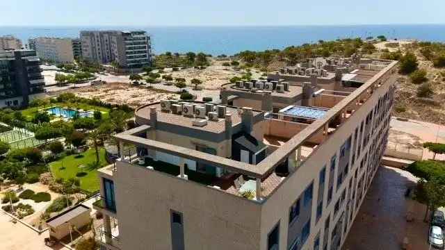 Vista exterior de Àtic en venda en Villajoyosa / La Vila Joiosa amb Aire condicionat, Terrassa i Traster
