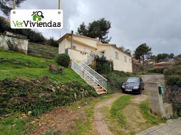 Casa amb jardí en venda a Vallirana
