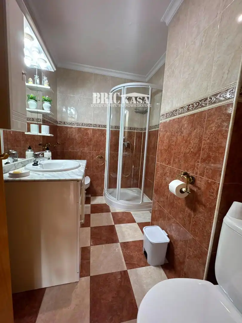 Badezimmer von Dachboden zur Miete in Cáceres mit Klimaanlage, Terrasse und Möbliert