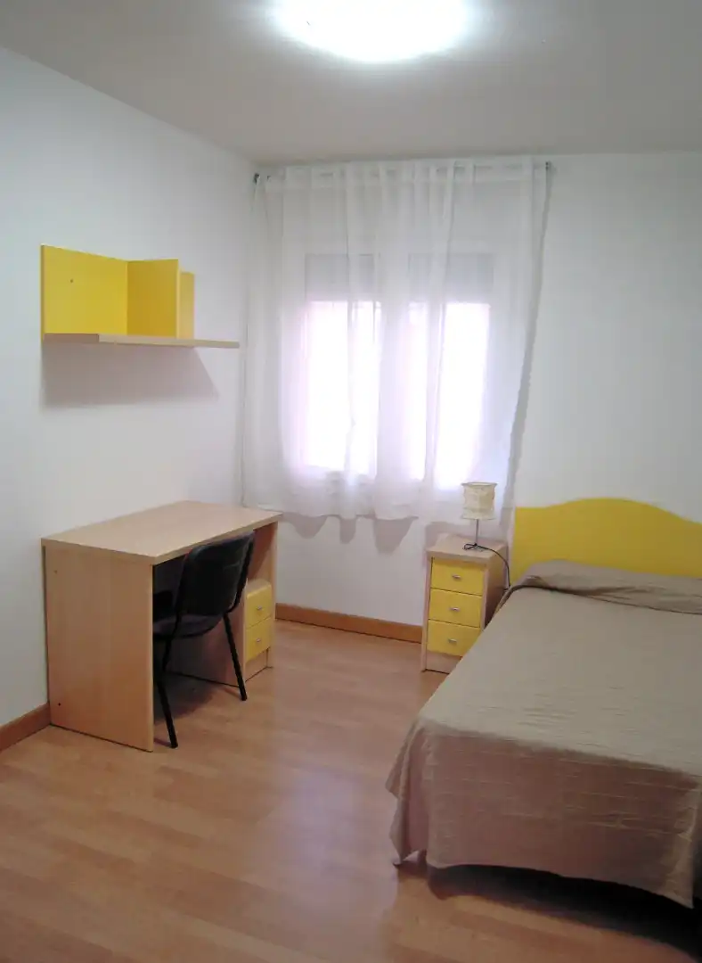 Bedroom of Flat for rent in Zaragoza  with Heating, Parquet flooring and Furnished