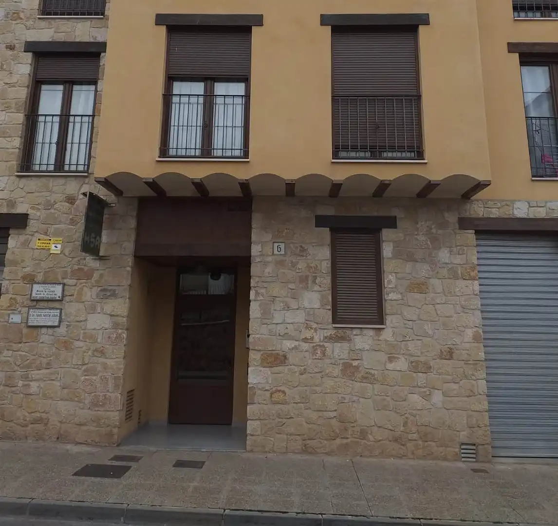 Aparcament amb ascensor en venda a C/ Arreñal