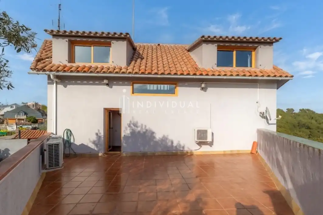 Vista exterior de Casa o xalet en venda en Sentmenat amb Aire condicionat, Calefacció i Jardí privat