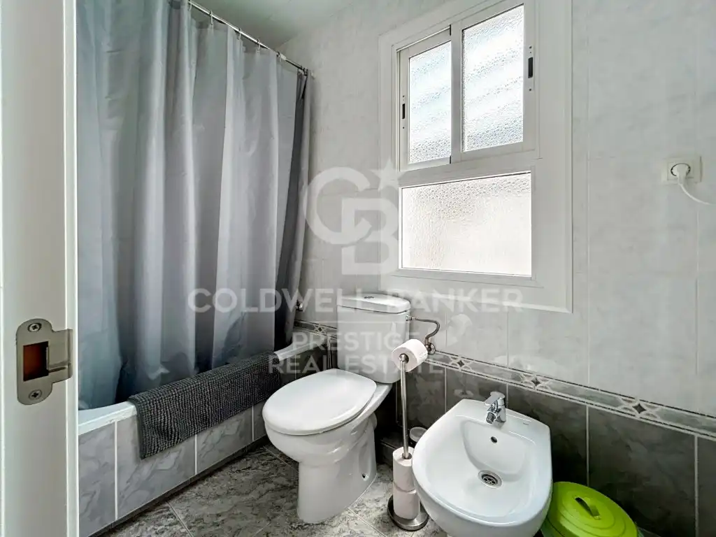 Bathroom of Attic for sale in Barcelona  with Air Conditioner, Furnished and Balcony