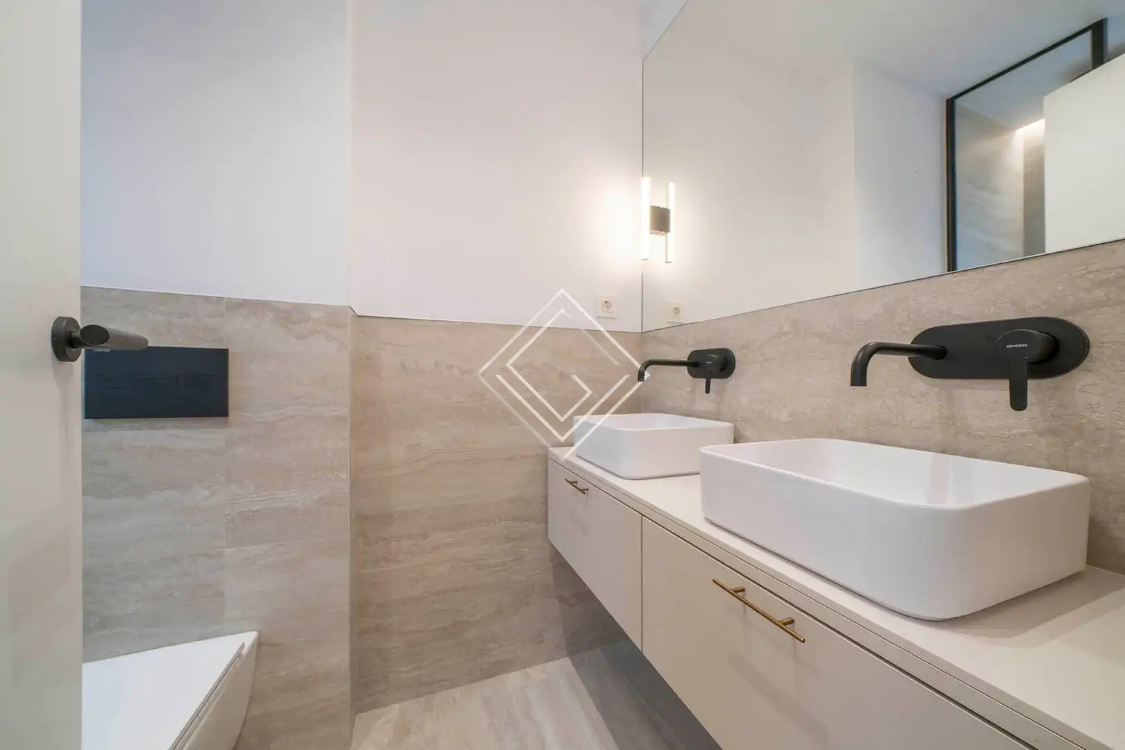 Badezimmer von Wohnung zum Verkauf in Madrid mit Klimaanlage, Heizung und Terrasse