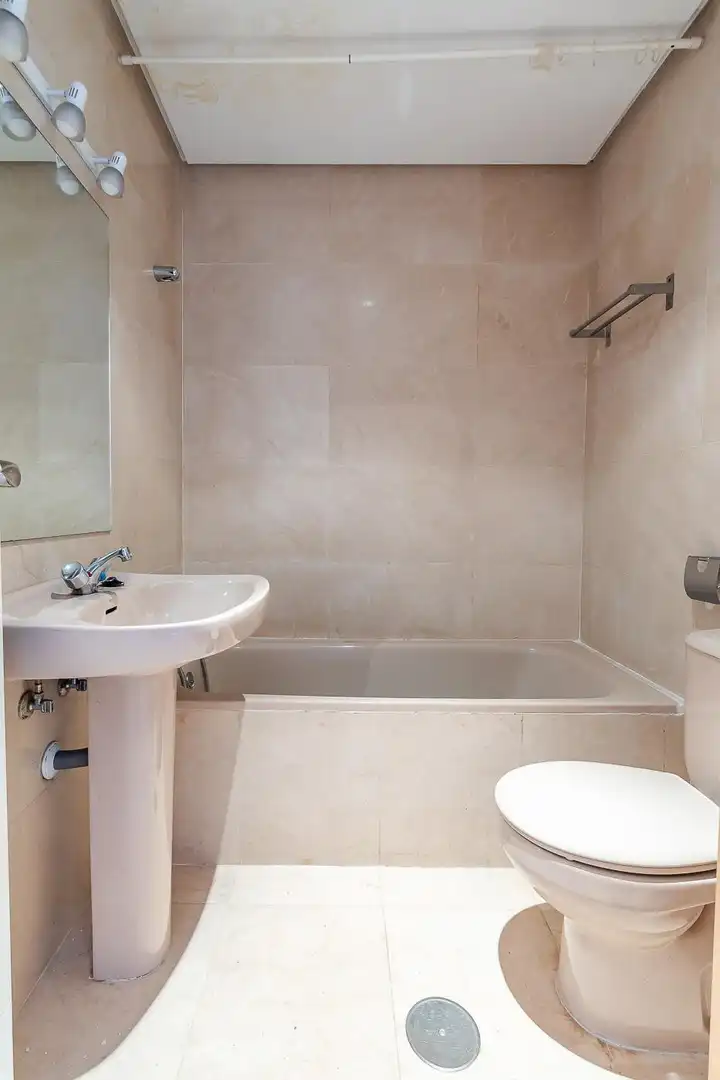Baño de Apartamento de alquiler en Madrid con Aire acondicionado, Calefacción y Amueblado