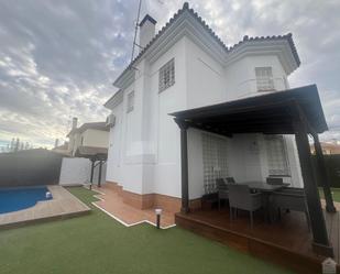 Vista exterior de Casa o xalet de lloguer en Montequinto amb Aire condicionat i Piscina