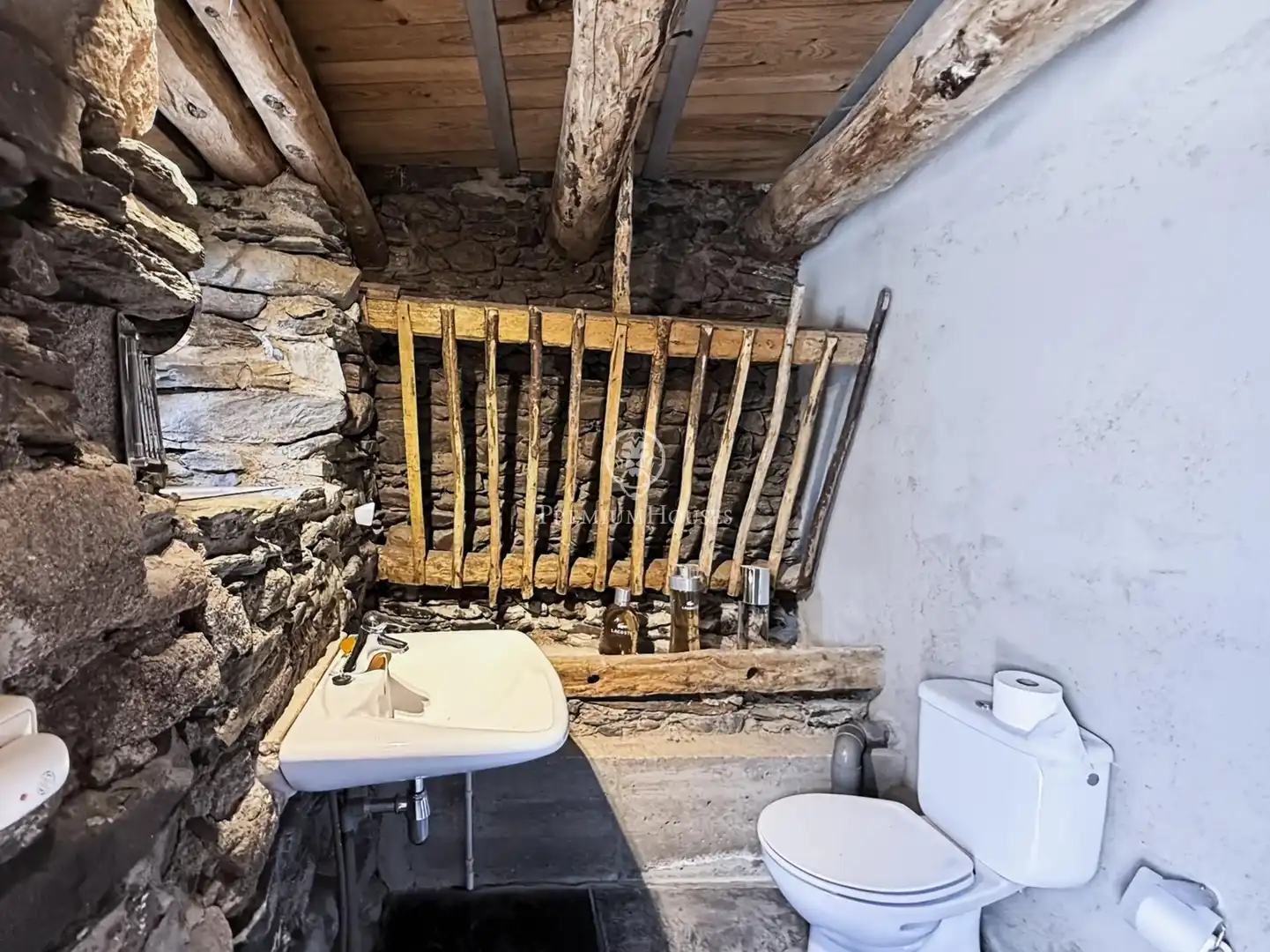 Baño de Finca rústica en venta en Guils de Cerdanya con Calefacción, Jardín privado y Trastero