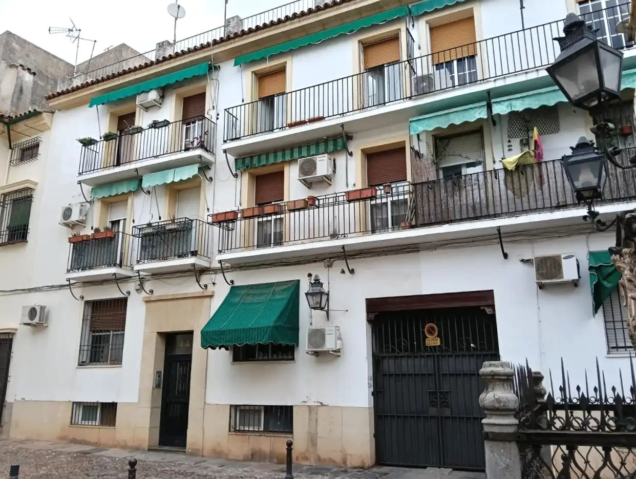 Vista exterior de Pis en venda en Córdoba
