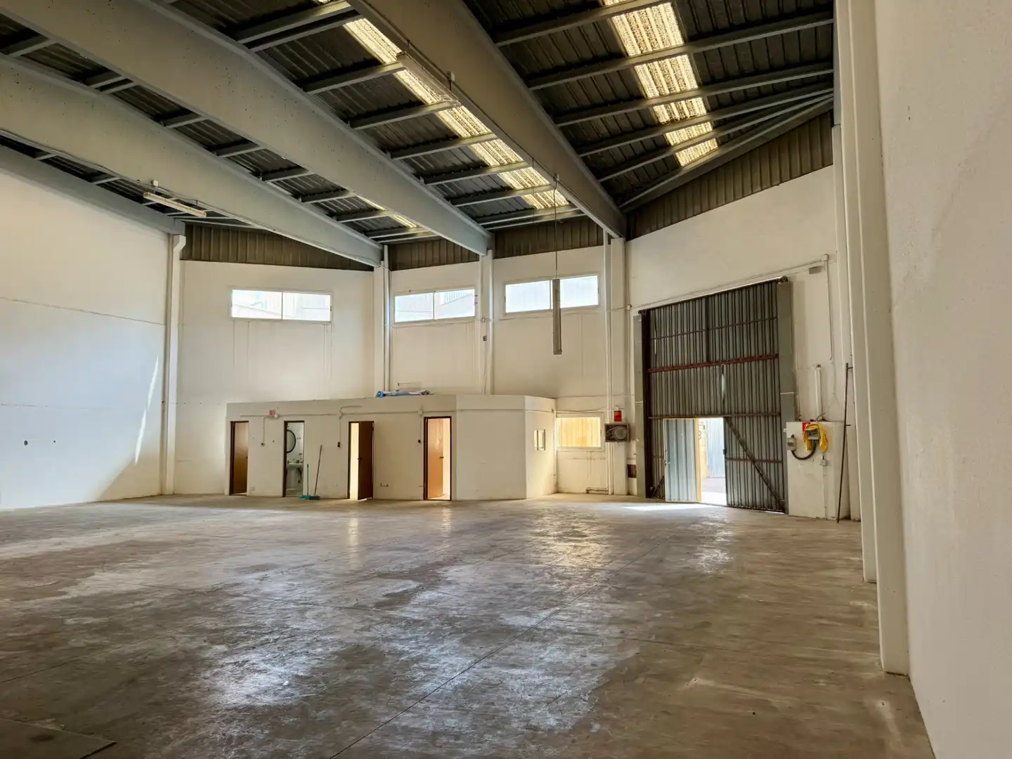 Industrial building to rent in Carrer Palmiters