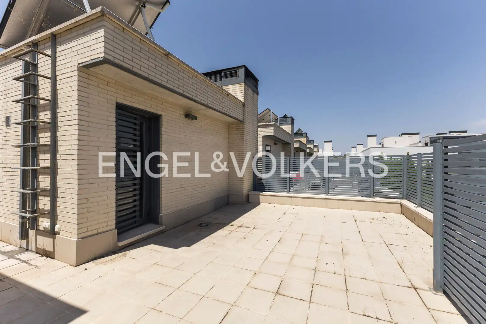 Terrassa de Casa adosada en venda en San Sebastián de los Reyes amb Aire condicionat, Calefacció i Jardí privat