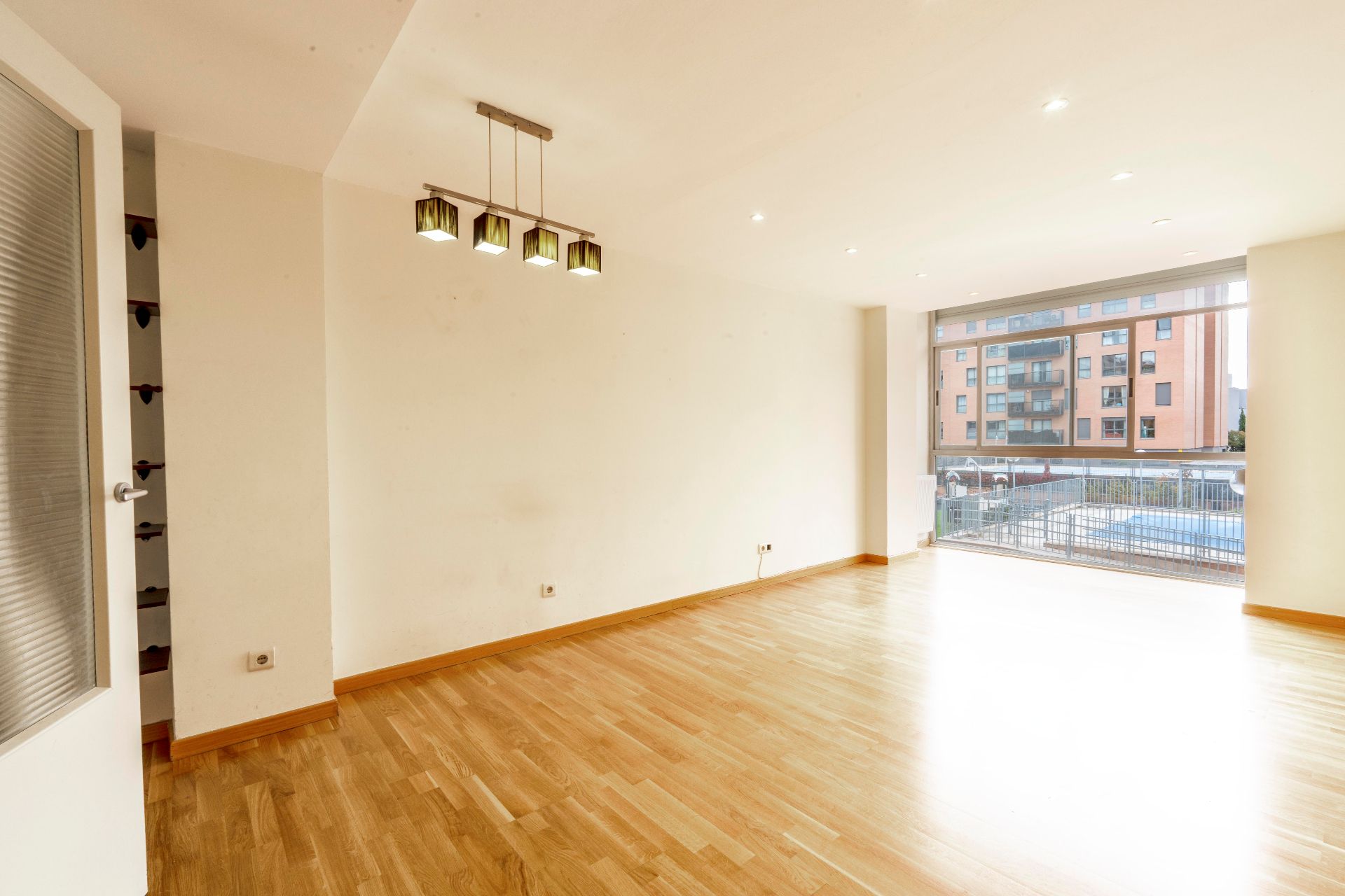 Sala d'estar de Pis de lloguer en  Madrid Capital amb Aire condicionat, Calefacció i Parquet