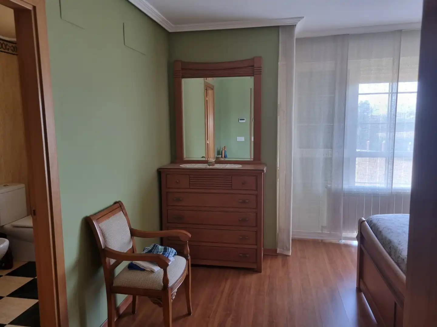 Dormitori de Casa o xalet en venda en Nájera amb Calefacció, Terrassa i Moblat