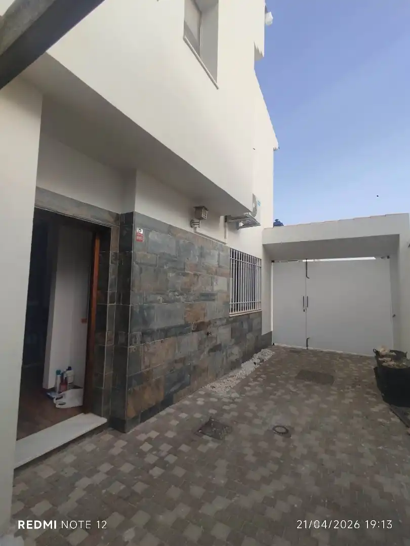 Vista exterior de Casa adosada en venda en Villanueva del Ariscal amb Aire condicionat, Calefacció i Jardí privat