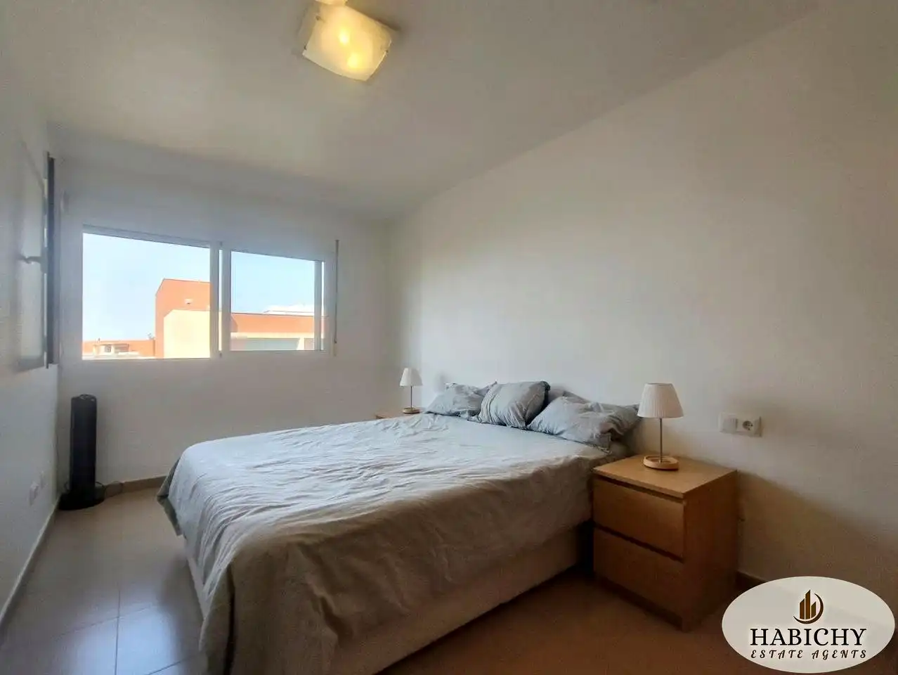 Dormitori de Apartament de lloguer en Murcia amb Aire condicionat, Balcó i Alarma