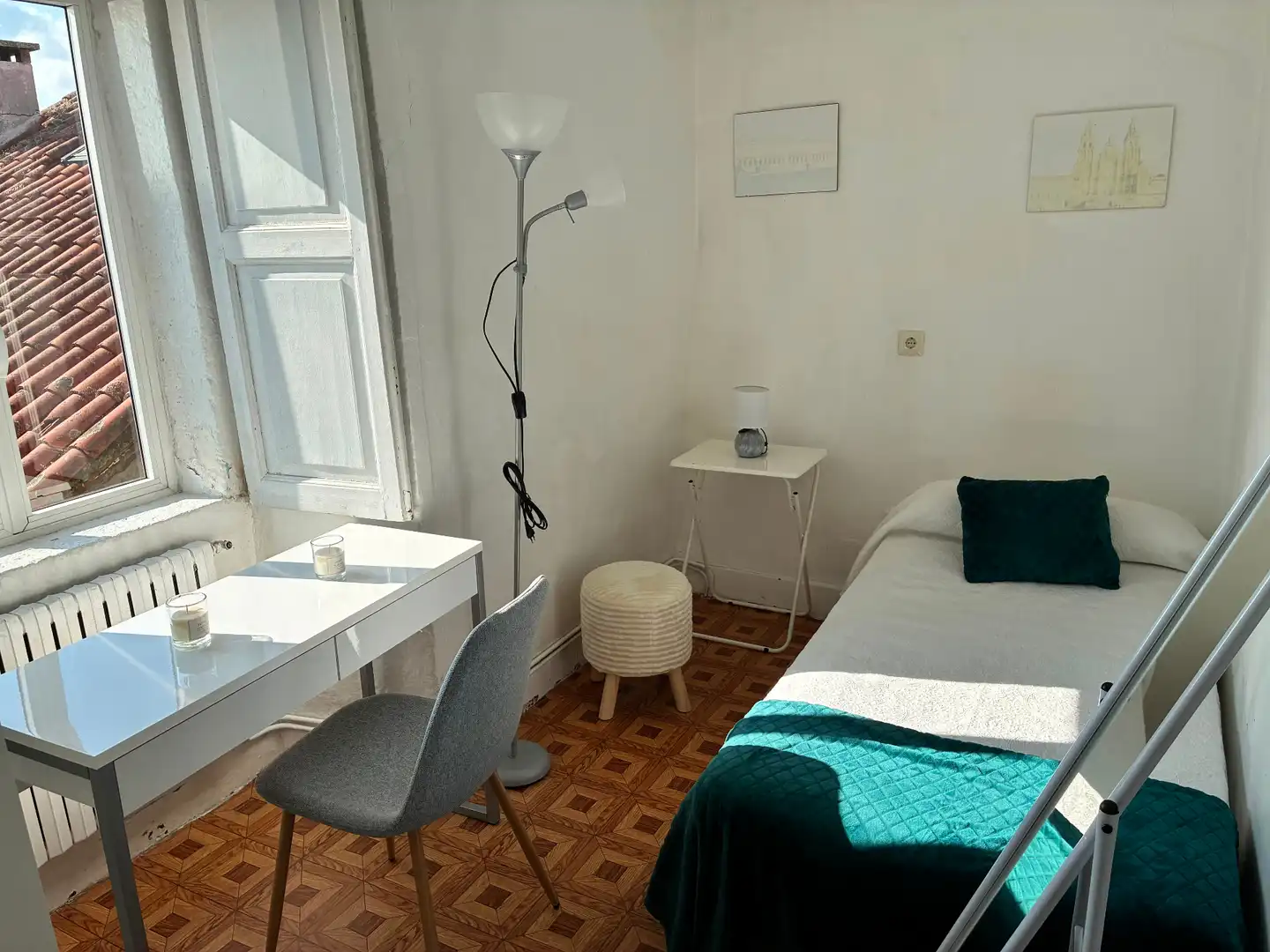 Dormitori de Dúplex per a compartir en Santiago de Compostela  amb Calefacció, Parquet i Moblat