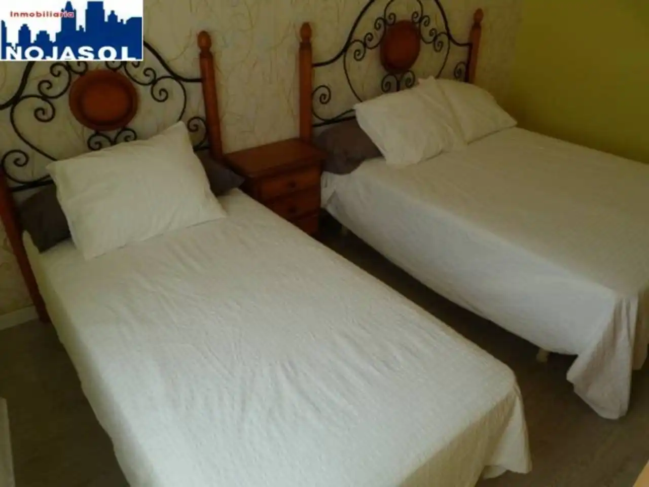 Dormitori de Apartament de lloguer en Arnuero amb Calefacció, Jardí privat i Terrassa