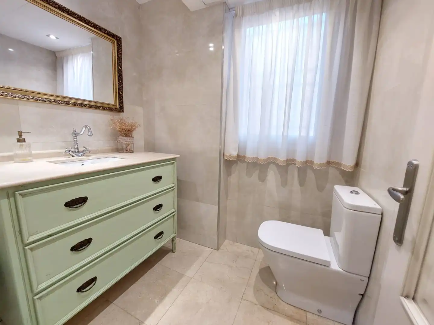 Bathroom of Detached homes for sale in Córdoba  with Air Conditioner, Heating and Terrace