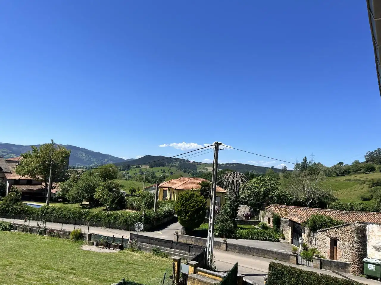 Vista exterior de Casa adosada en venda en Penagos amb Calefacció i Jardí privat