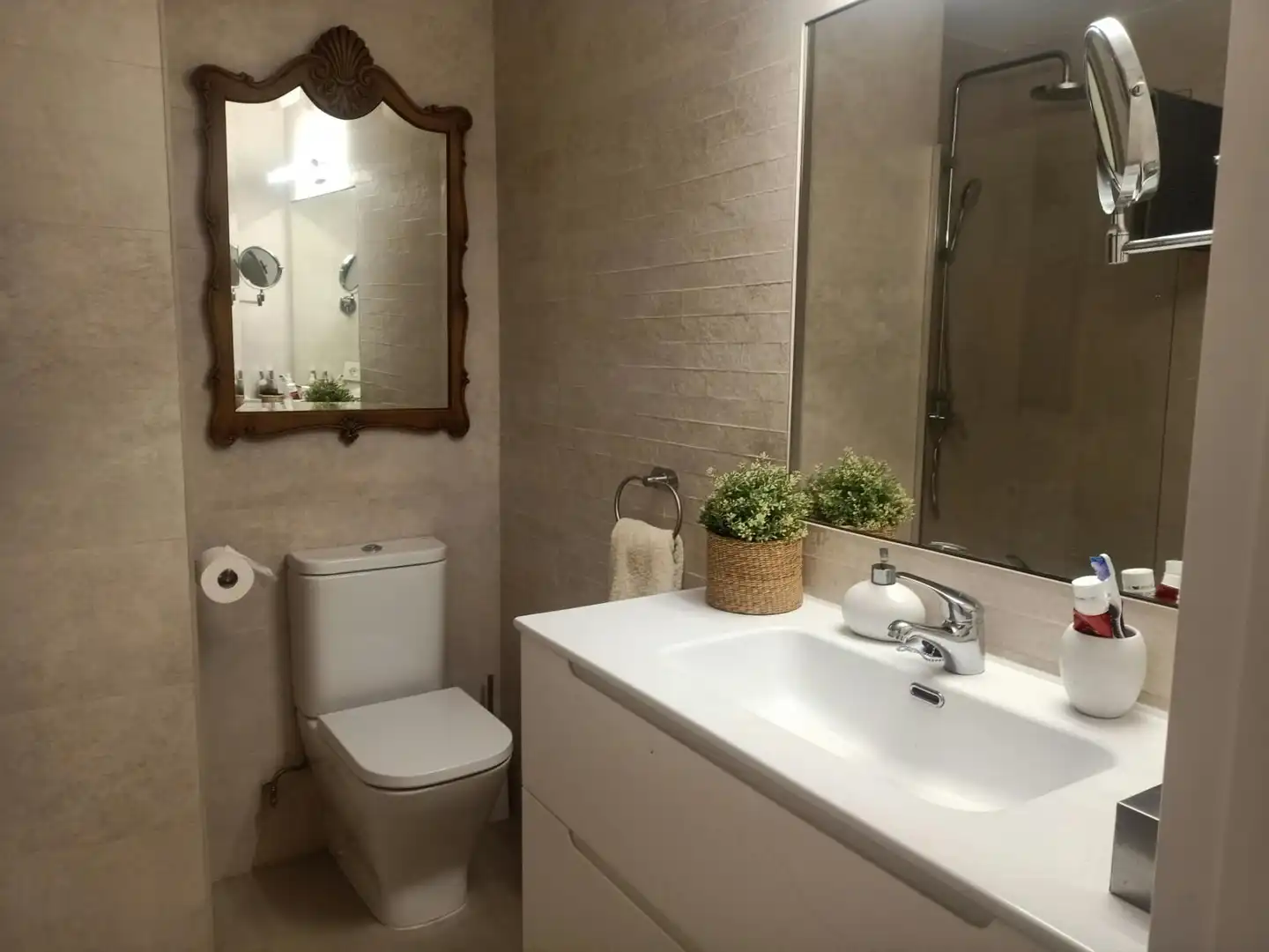 Bathroom of Flat for sale in Gijón   with Heating, Parquet flooring and Furnished