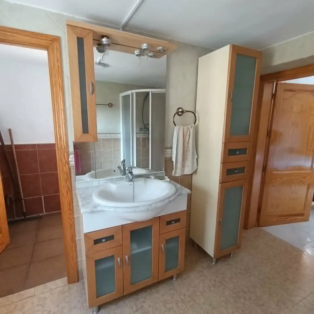 Baño de Finca rústica en venta en Iznájar con Aire acondicionado, Calefacción y Jardín privado