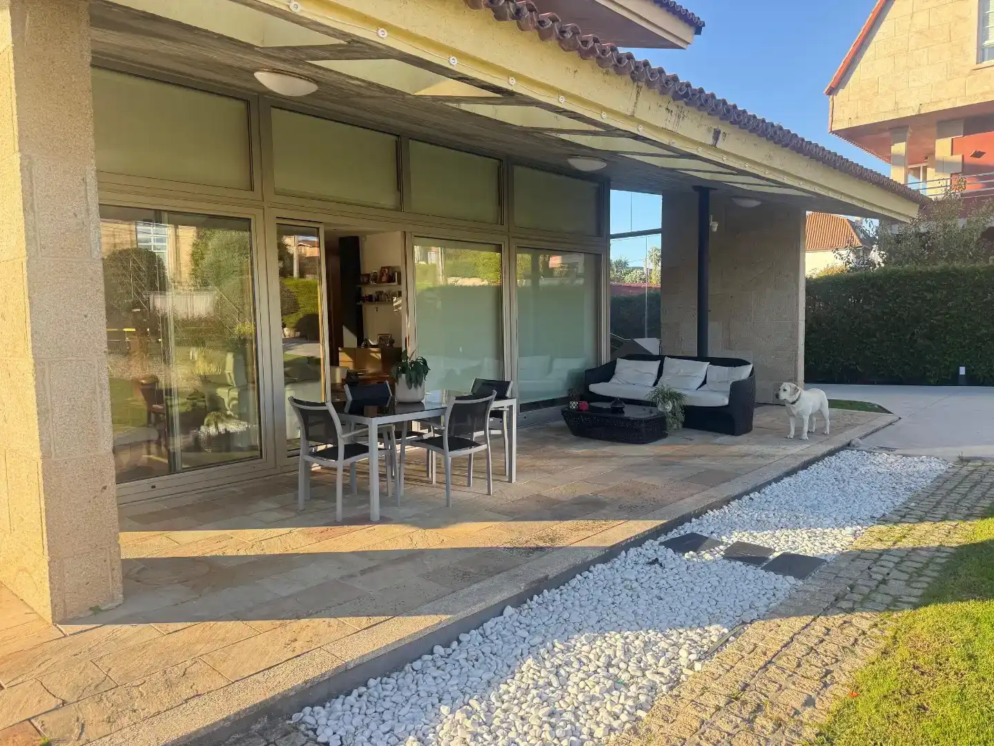 Terrassa de Casa o xalet en venda en Vigo  amb Aire condicionat, Piscina i Balcó
