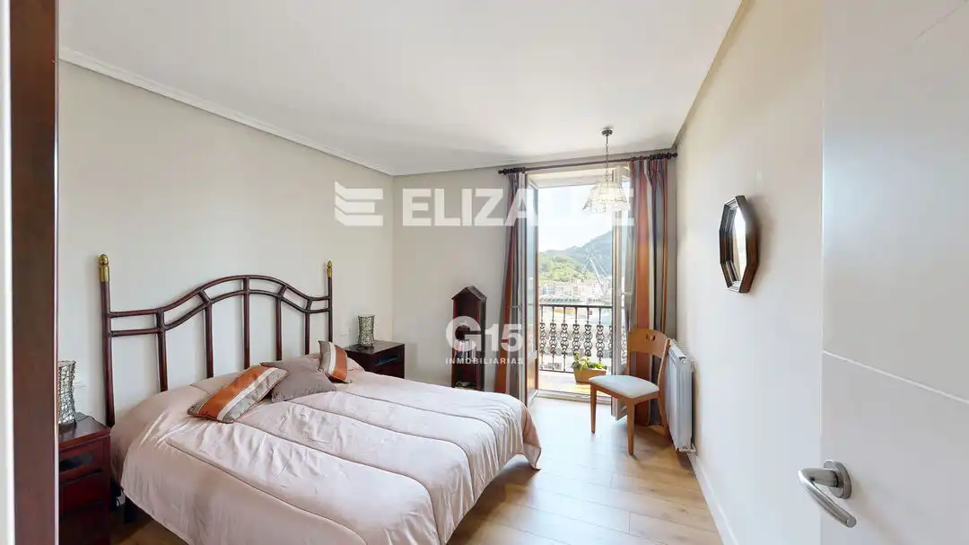 Habitación de Piso en venta en Donostia - San Sebastián  con Calefacción, Trastero y Balcón
