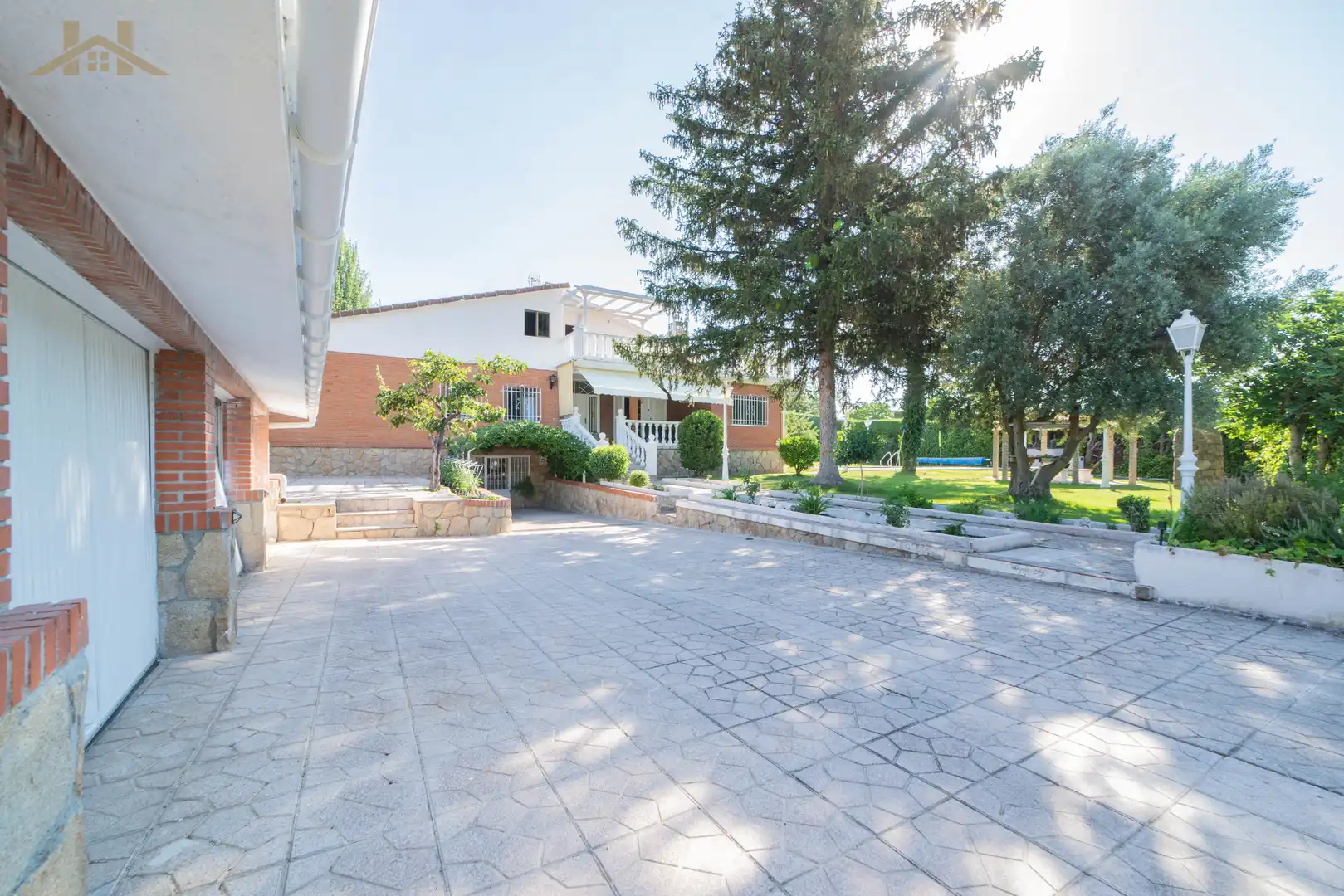 Exterior view of Houses for sale in Villaviciosa de Odón  with Heating, Private garden and Terrace