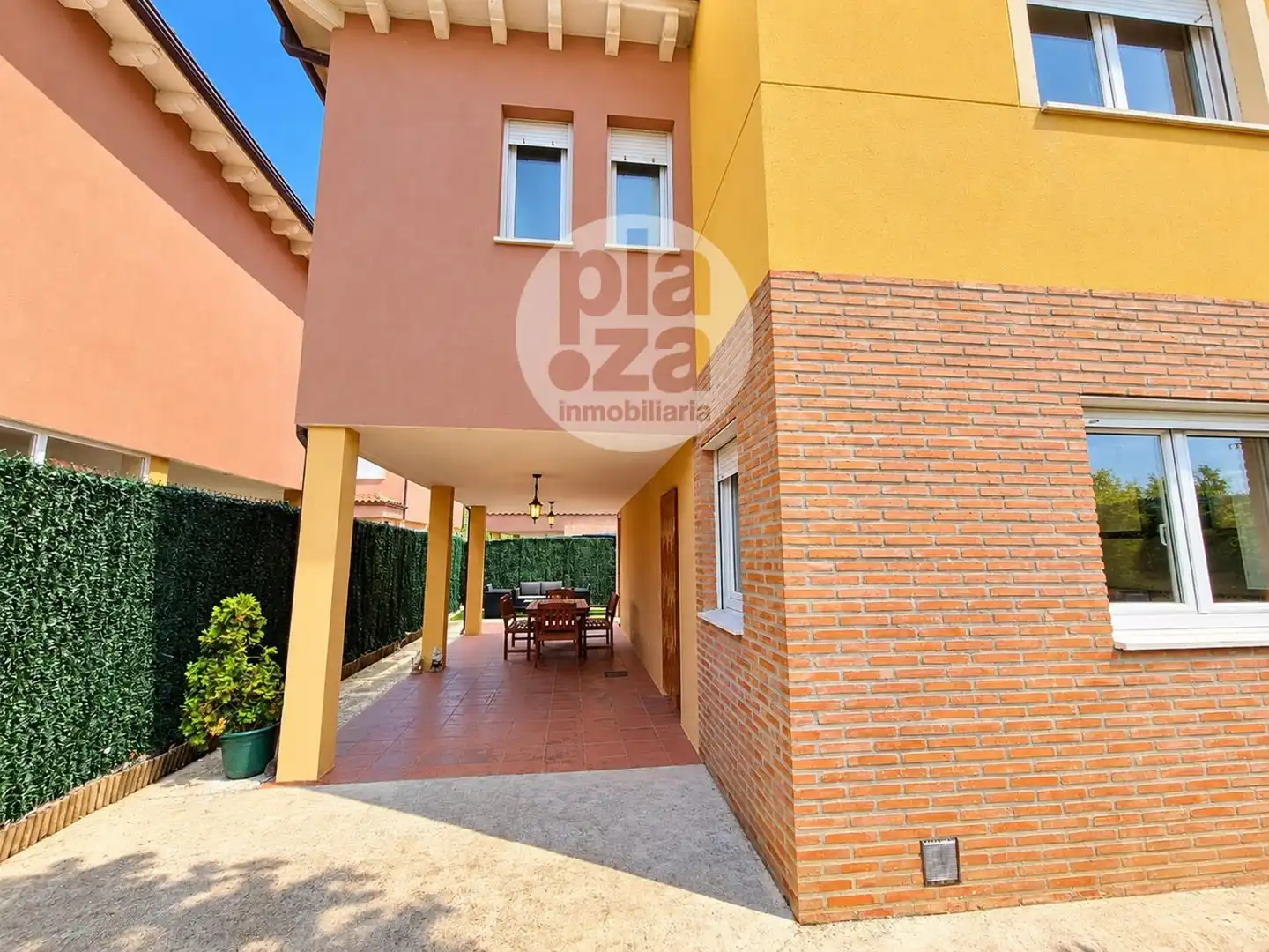 Vista exterior de Casa adosada en venta en Valdorros, Burgos