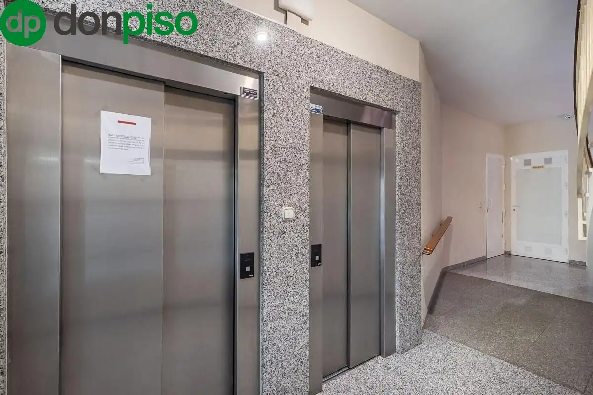 Wohnung zum Verkauf in Granada mit Klimaanlage und Terrasse