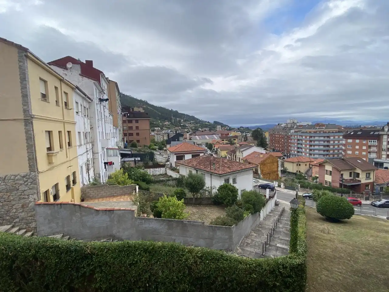 Vista exterior de Piso en venta en Oviedo  con Trastero