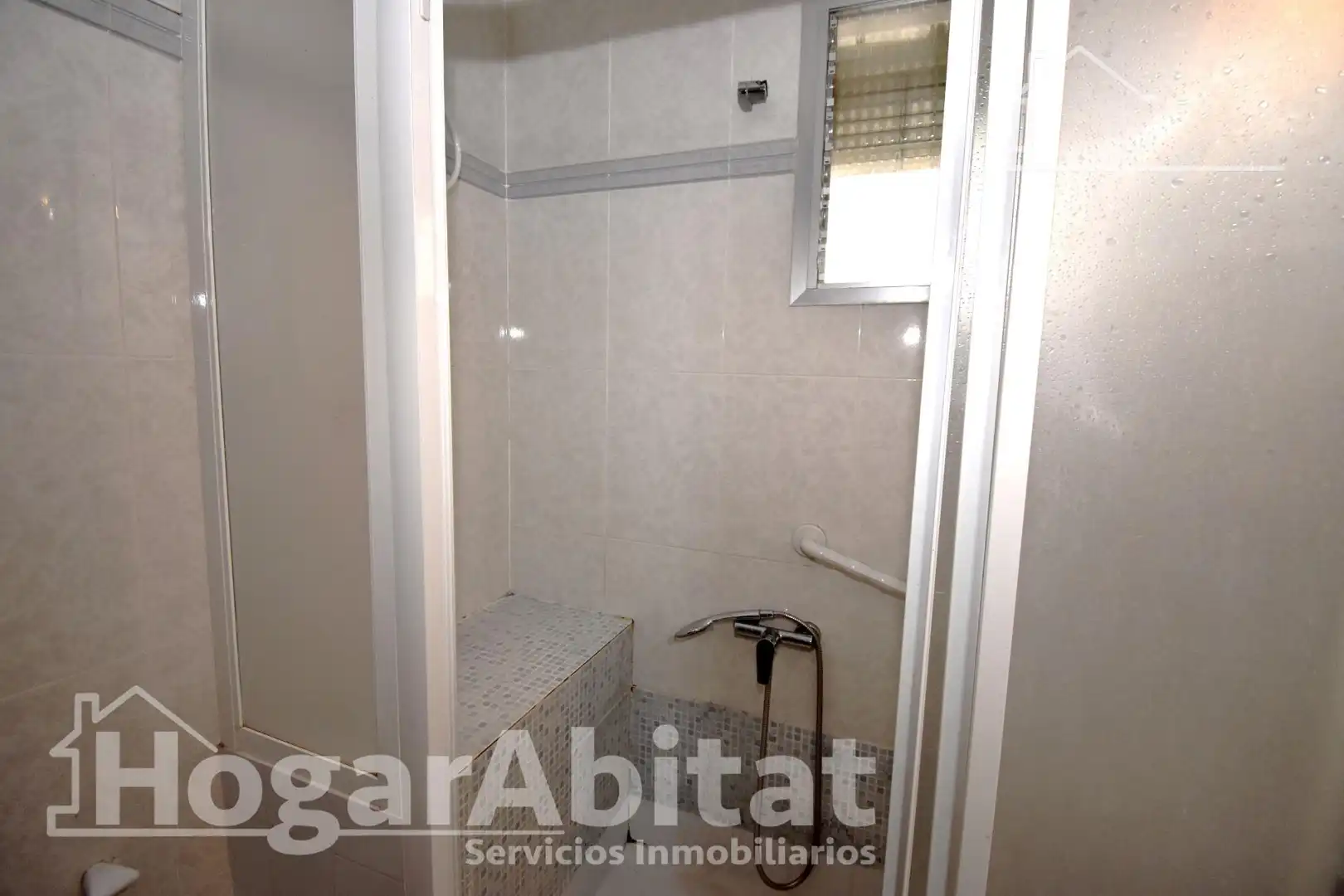 Bathroom of Flat for sale in Alaquàs  with Air Conditioner and Balcony